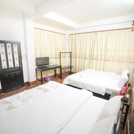 Vang Vieng Lily Backpackers Hostel Екстериор снимка