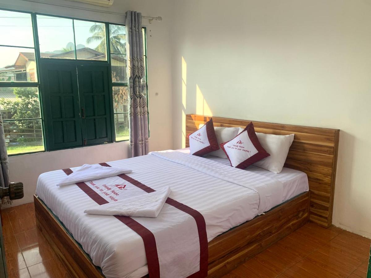 Vang Vieng Lily Backpackers Hostel Екстериор снимка