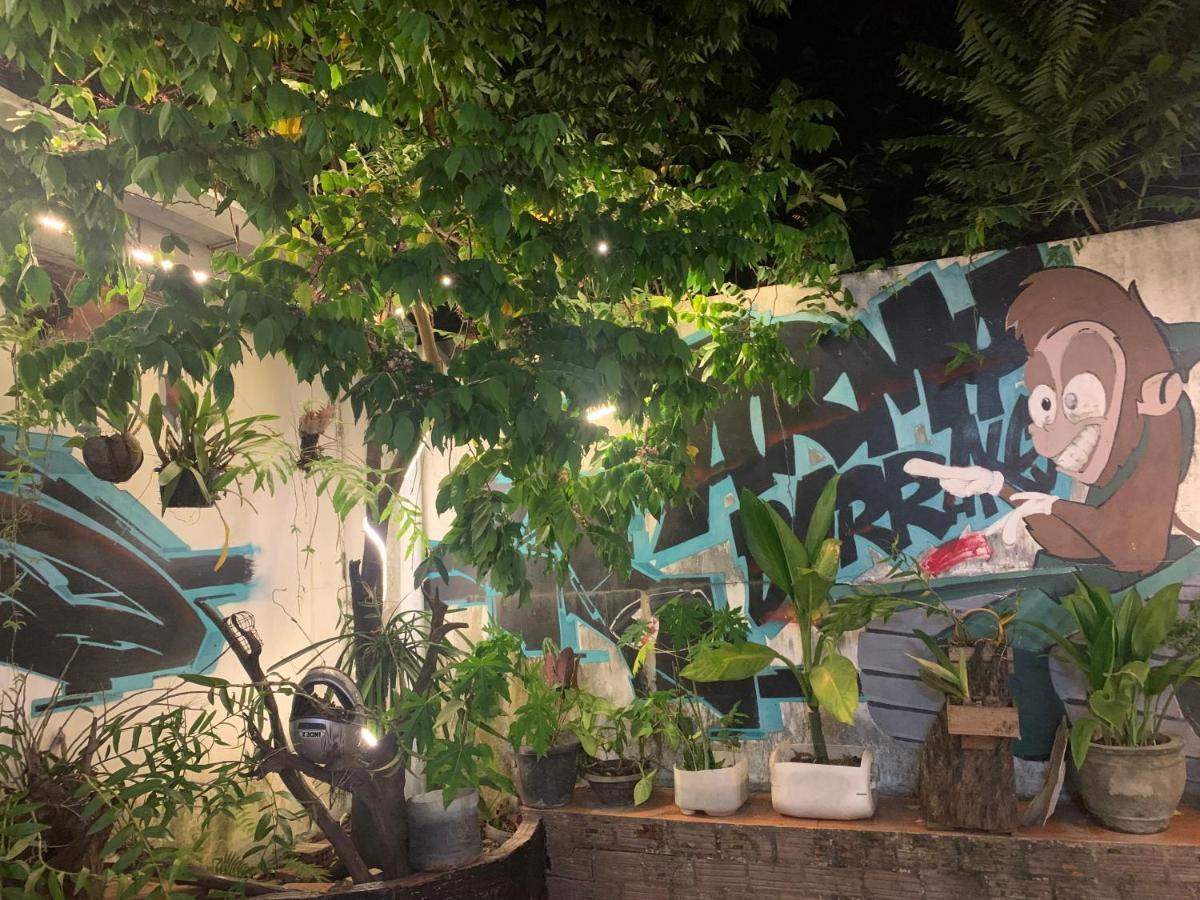 Vang Vieng Lily Backpackers Hostel Екстериор снимка