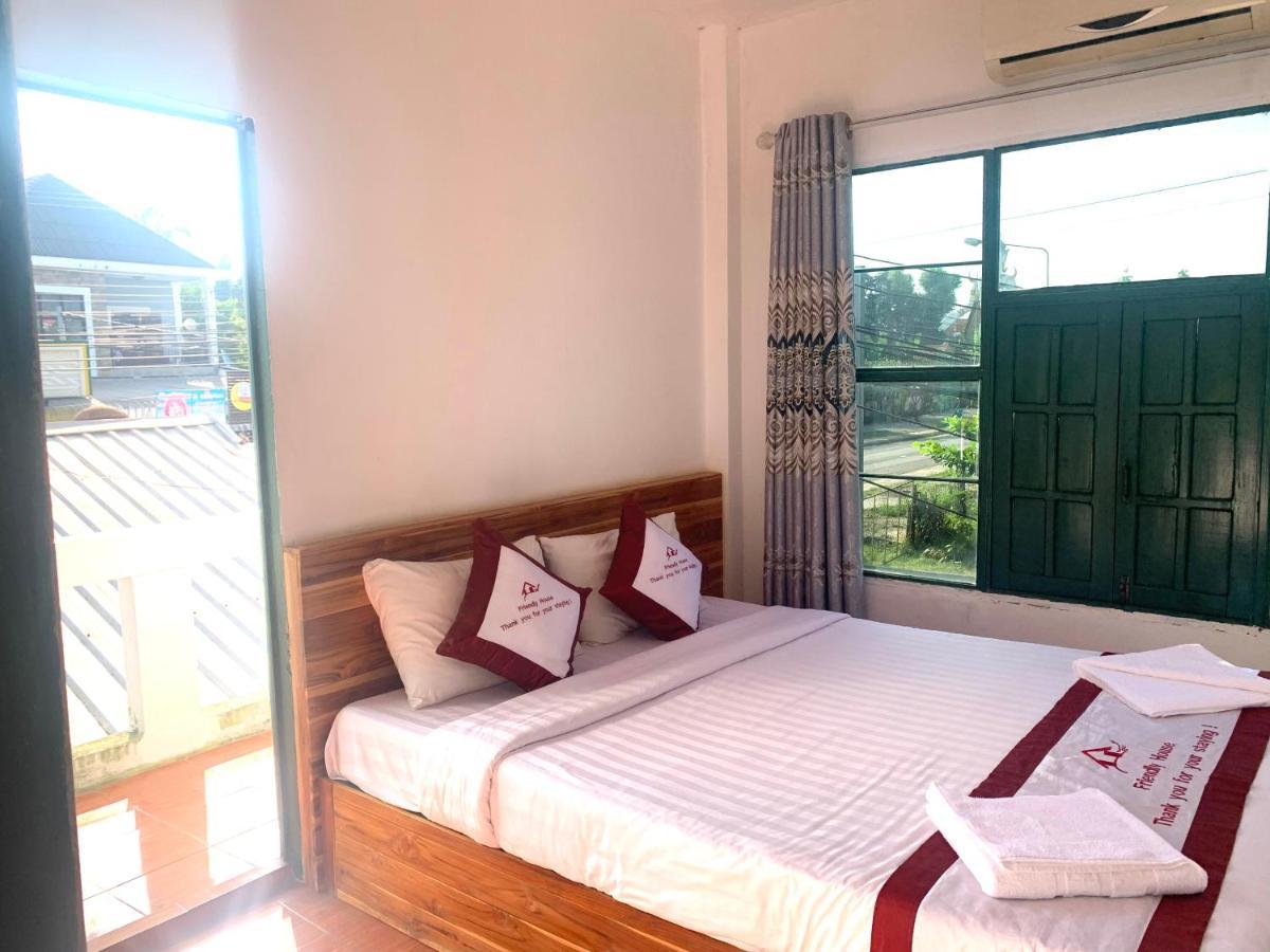 Vang Vieng Lily Backpackers Hostel Екстериор снимка